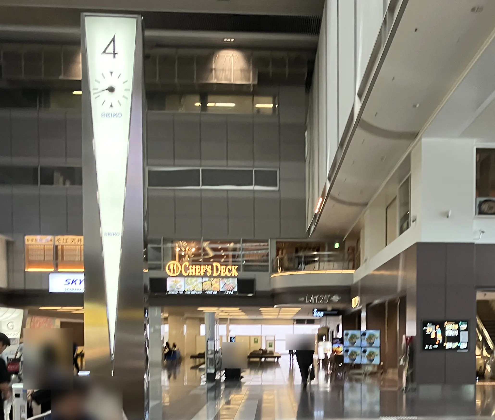 羽田空港第一ターミナル2階の時計台4