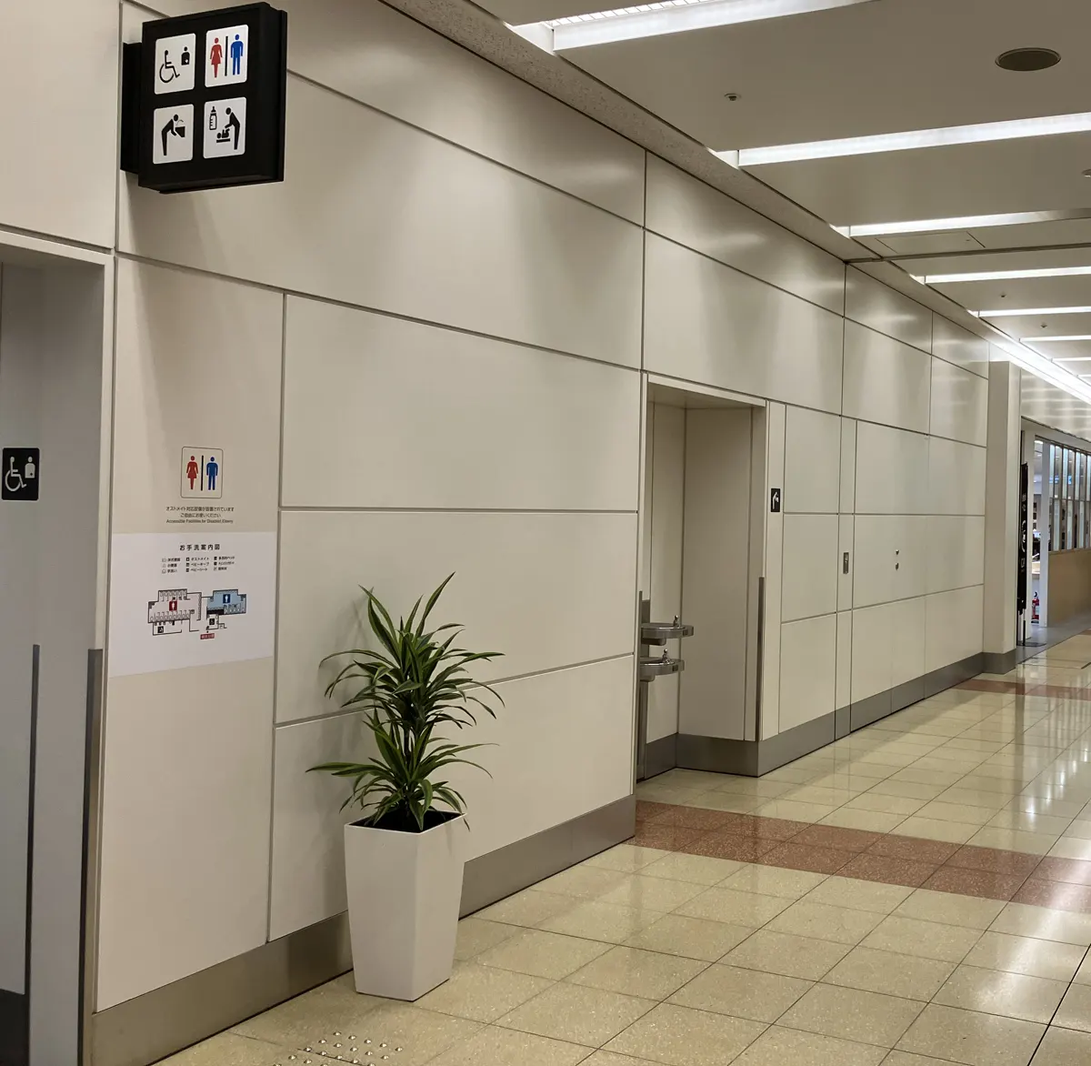 羽田空港第二ターミナル6番出口トイレ