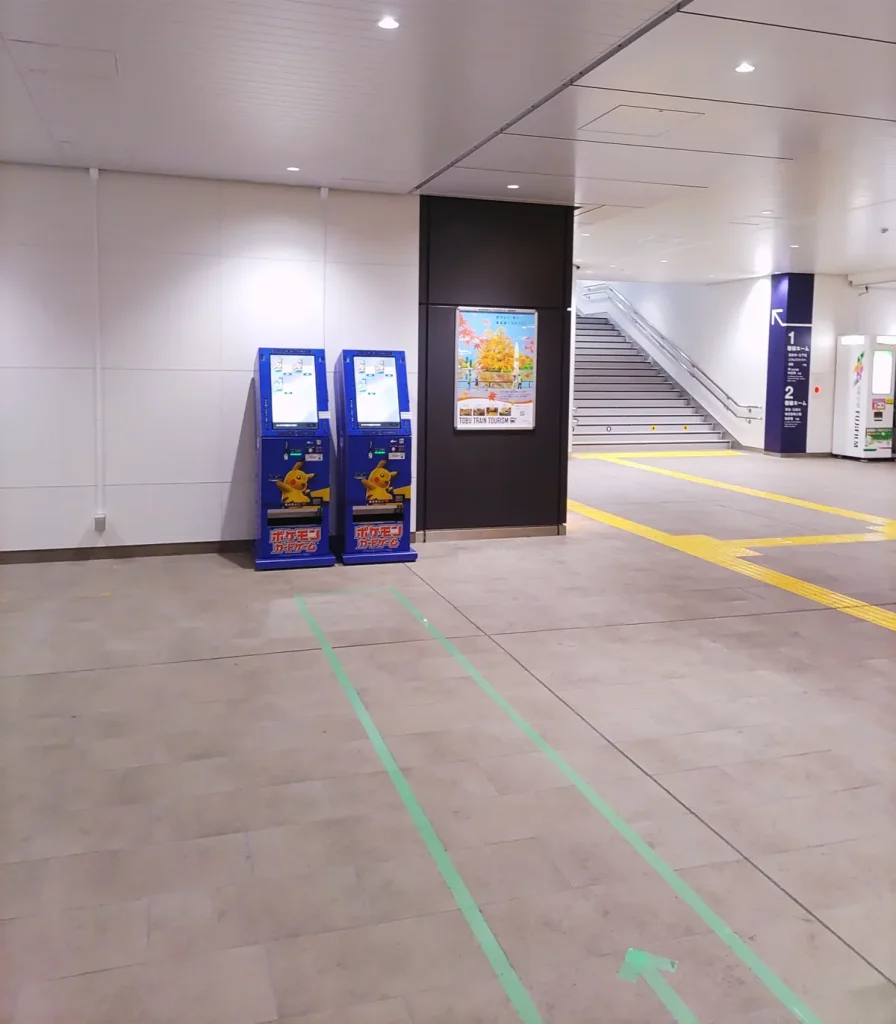 東武線竹ノ塚駅2台のポケカスタンド