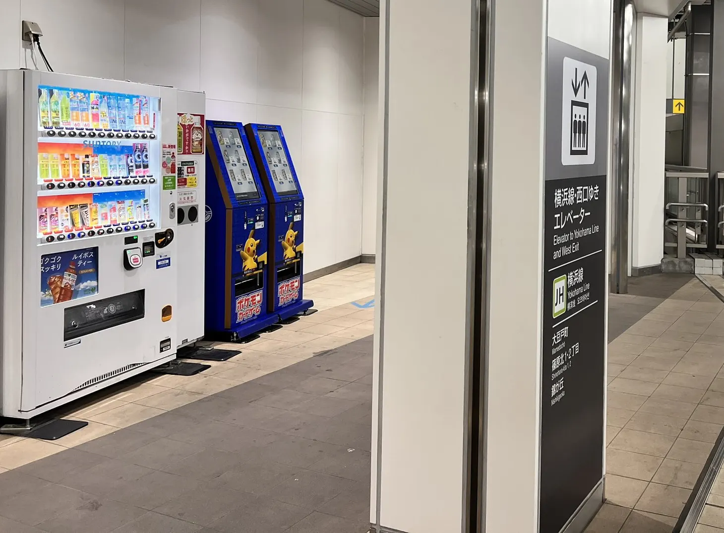 菊名駅のポケモンカードスタンド