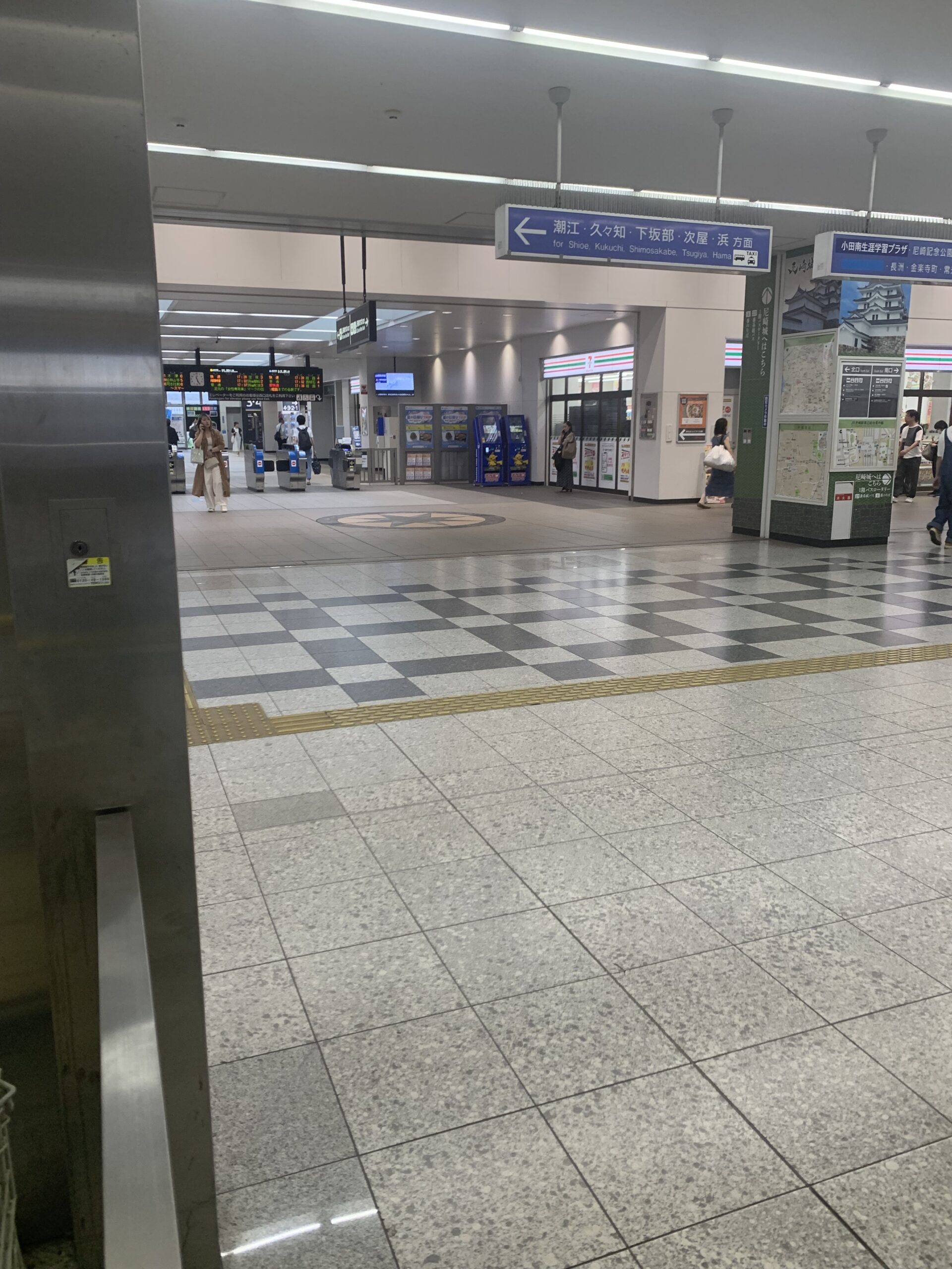 尼崎駅入り口