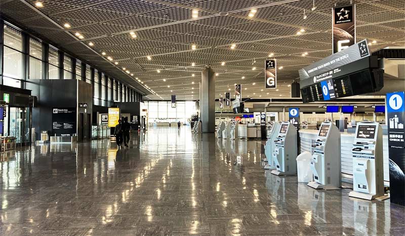 成田空港チェックインカウンター