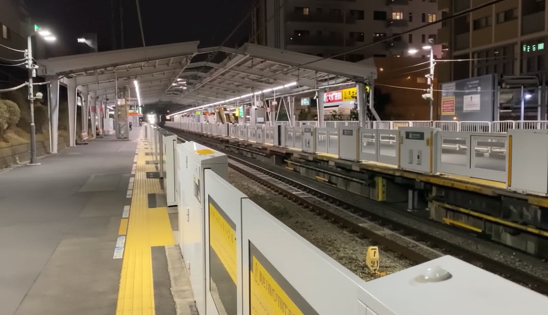 田園都市線「市が尾駅」ホーム