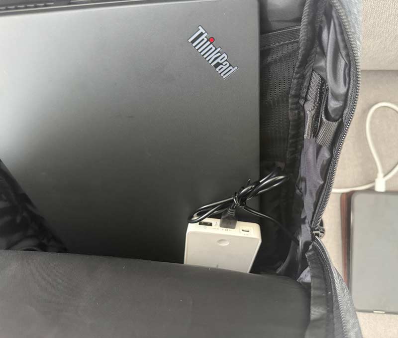 モバイル充電器を内蔵可能